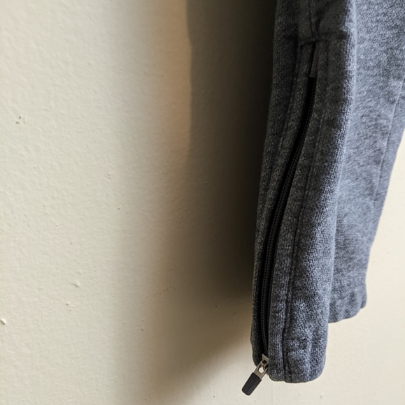 Vineyard Vines gray sweatpants w/ zipper pockets - Picture 5 of 9